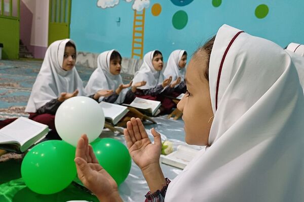 برگزاری محفل انس با قرآن کریم در دبستان ستایش شهریار