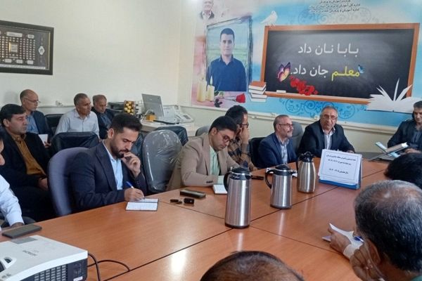 نشست تخصصی رئیس آموزش و پرورش عشایری لرستان با راهبران آموزشی برگزار شد