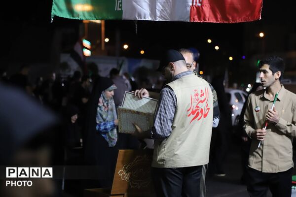 حضور پررنگ اداره آموزش و پرورش در راهپیمایی میدان انقلاب