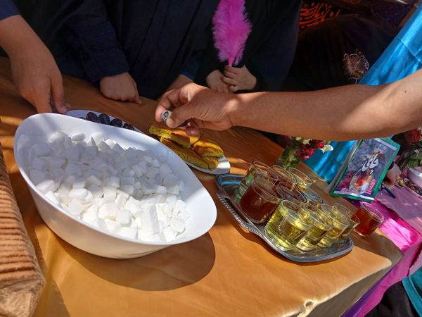 همکاری دانش آموزان خادمیار دبستان ضحی۲ با چایخانه دانش آموزی حضرت رضا(ع) شیروان