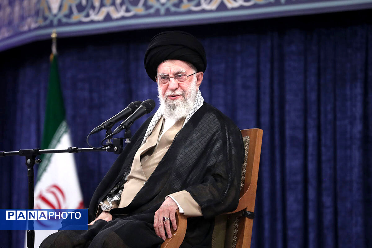 رهبر انقلاب خطاب به رئیس‌جمهور آمریکا: اصلاً شما چه کاره هستی؟