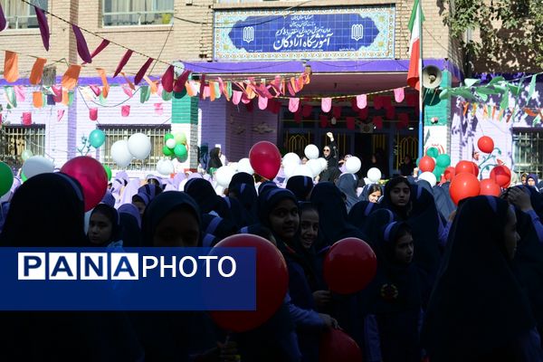 جشن میلاد حضرت زینب(س) با حضور مادران پرستار در دبستان علویان بهارستان‌دو