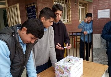 برگزاری انتخابات شورای دانش‌آموزی در دبیرستان امام علی(ع) ۲ رودهن 
