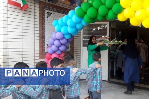 جشن شکوفه‌ها در دبستان آذر صابر ناحیه ۴ شیراز 