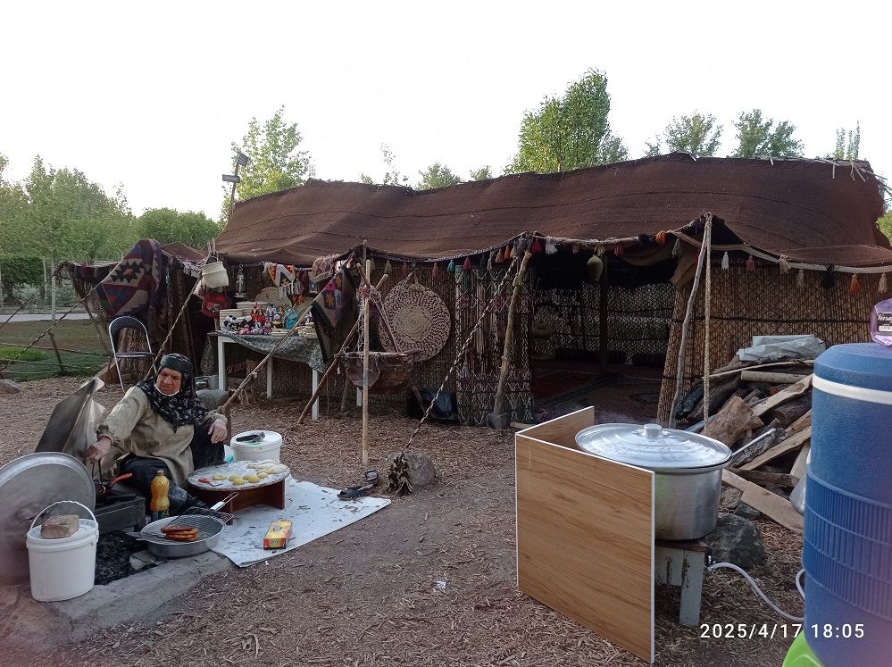 برپایی غرفه‌های صنایع دستی در پارک ایران کوچک 