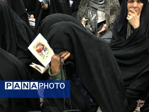 برپایی مراسم دعای عرفه در گلستان شهدای اصفهان