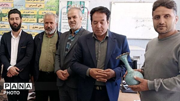 پاسداشت مقام معلم و تجلیل از تلاشگران عرصه تعلیم و تربیت در منطقه سردرود
