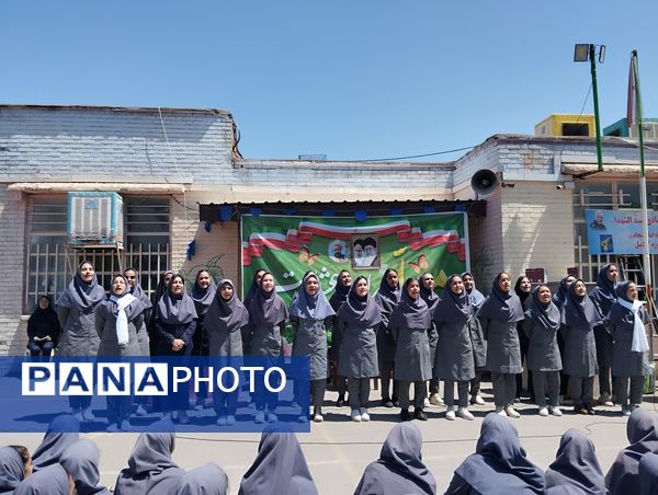 تجلیل از معلمان نمونه در مدرسه تقوا مشهد