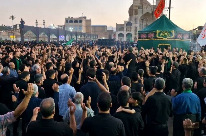 آیین نمادین کاروان راهیان کربلا در شهرستان زارچ