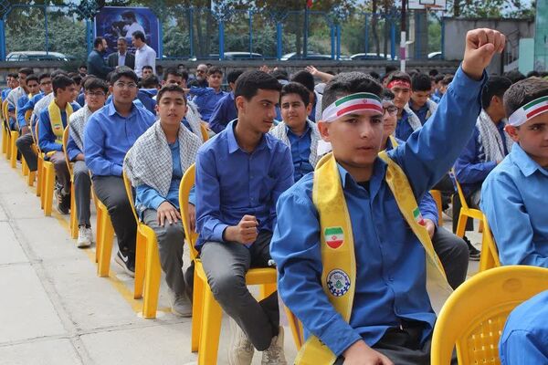 جشن عاطفه‌ها جشن همدلی دانش آموزان با دیگر کودکان نیازمند