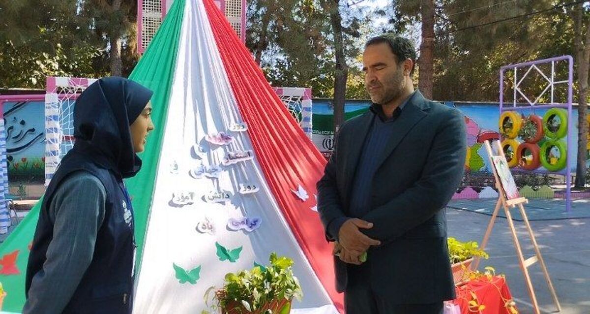 مراسم سیزده‌آبان در دبستان دخترانه شاهد شهید ناصری ناحیه دو