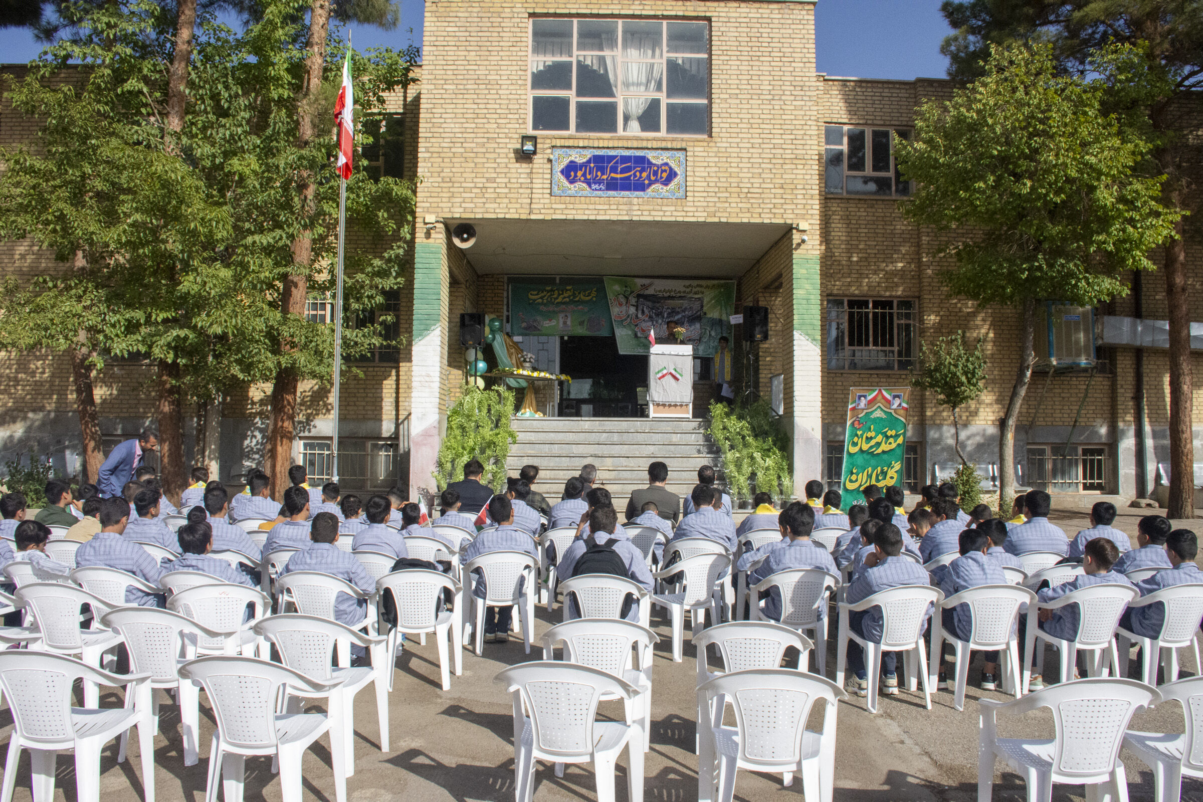 جوانه‌های محلاتی ورود به دوره متوسطه را با جشن جوانه‌ها آغاز کردند