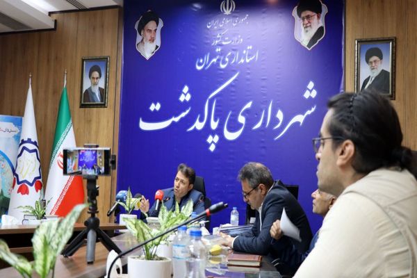 نشست صمیمانه شهردار پاکدشت با خبرنگاران و اصحاب رسانه