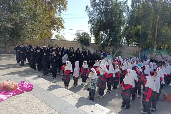 گرامیداشت روز دانش آموز در مدارس دخترانه پیشوا؛ شکوفایی مهر و علم در باران، کوثر، دیانت و مهردخت