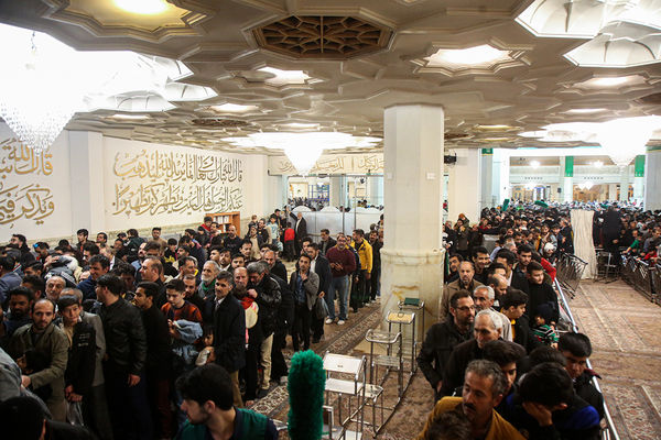 ضیافت افطاری ۲۵ هزار نفری حرم بانوی کرامت در شب میلاد کریم اهل بیت (ع)