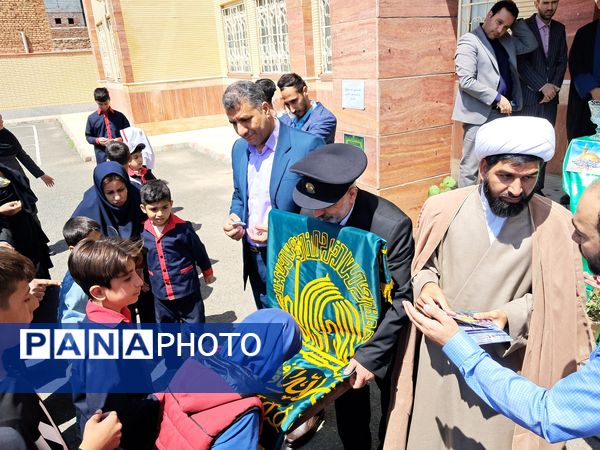 پرچم متبرک رضوی در مدارس شهرستان عجب‌شیر 