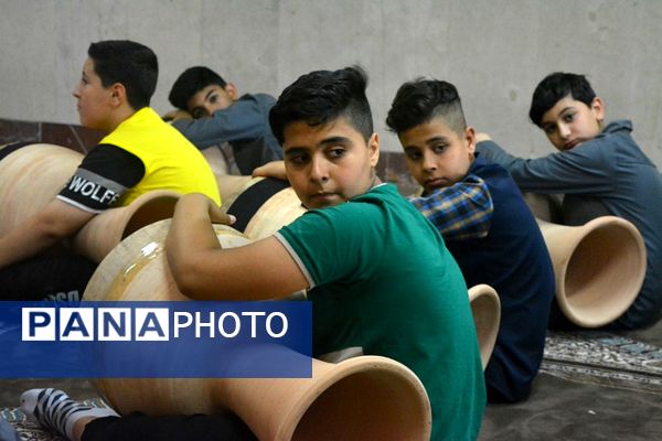 آموزش ضرب زورخانه‌ای در دبستان رازی ناحیه دو بهارستان