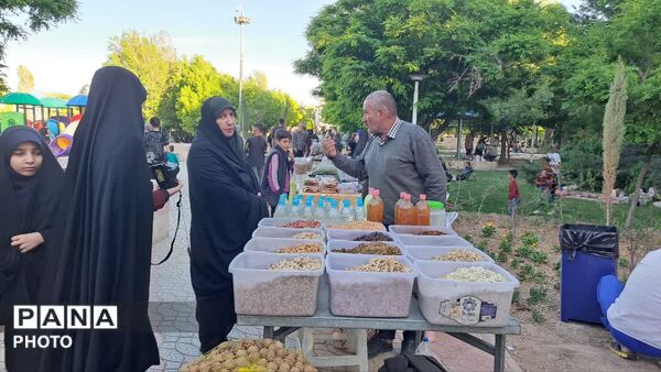 نمایشگاه تخصصی محصولات ارگانیک و صنایع دستی در بوستان لاله شهر کهک