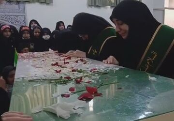 استقبال دانش آموزان مدرسه قائمیه قم از لاله فاطمی
