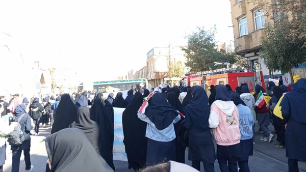 حضور پرشور دانش آموزان اراکی در یوم الله 13 آبان 