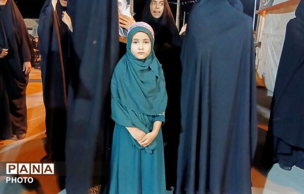 همراهی کودکان جعفرآباد تا آستان شهدای گمنام در شب هشتاد و یکم