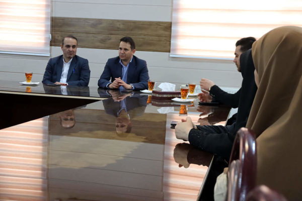 بازدید مدیر آموزش و پرورش اسلامشهر از بازارچه خیریه دبستان شاهد فاطمه زهرا(س)