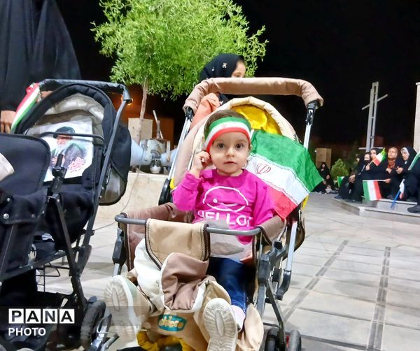 همراهی کودکان جعفرآباد تا آستان شهدای گمنام در شب هشتاد و یکم