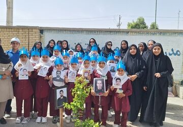 کاشت «نهال امید» به یاد شهید مهران امیری‌مقدم در دبستان مکتب الزهرا حاجی‌آباد