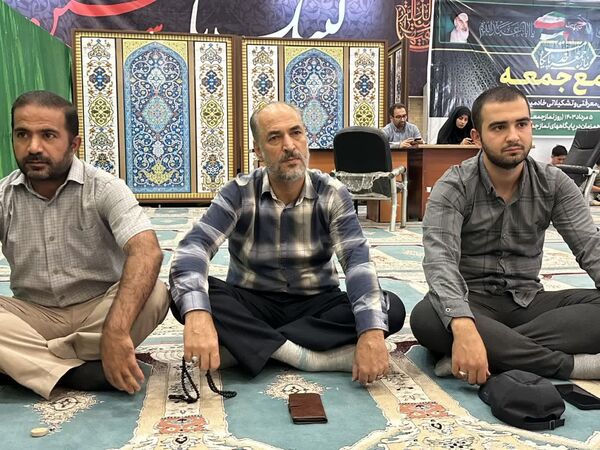 حضور دانش‌آموزان و فرهنگیان در نماز‌ جمعه صفادشت