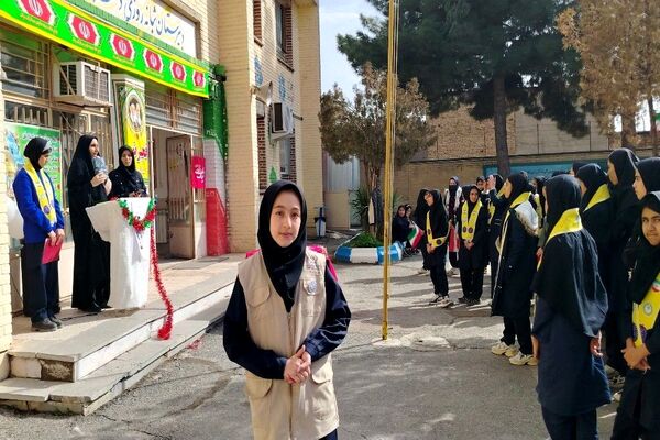 گلبانگ زنگ چهل و هفتمین پیروزی انقلاب اسلامی در مدرسه شهید مجید دهنوی 