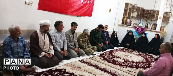 دیدار با خانواده شهید مرادپور به مناسبت هفته دفاع مقدس