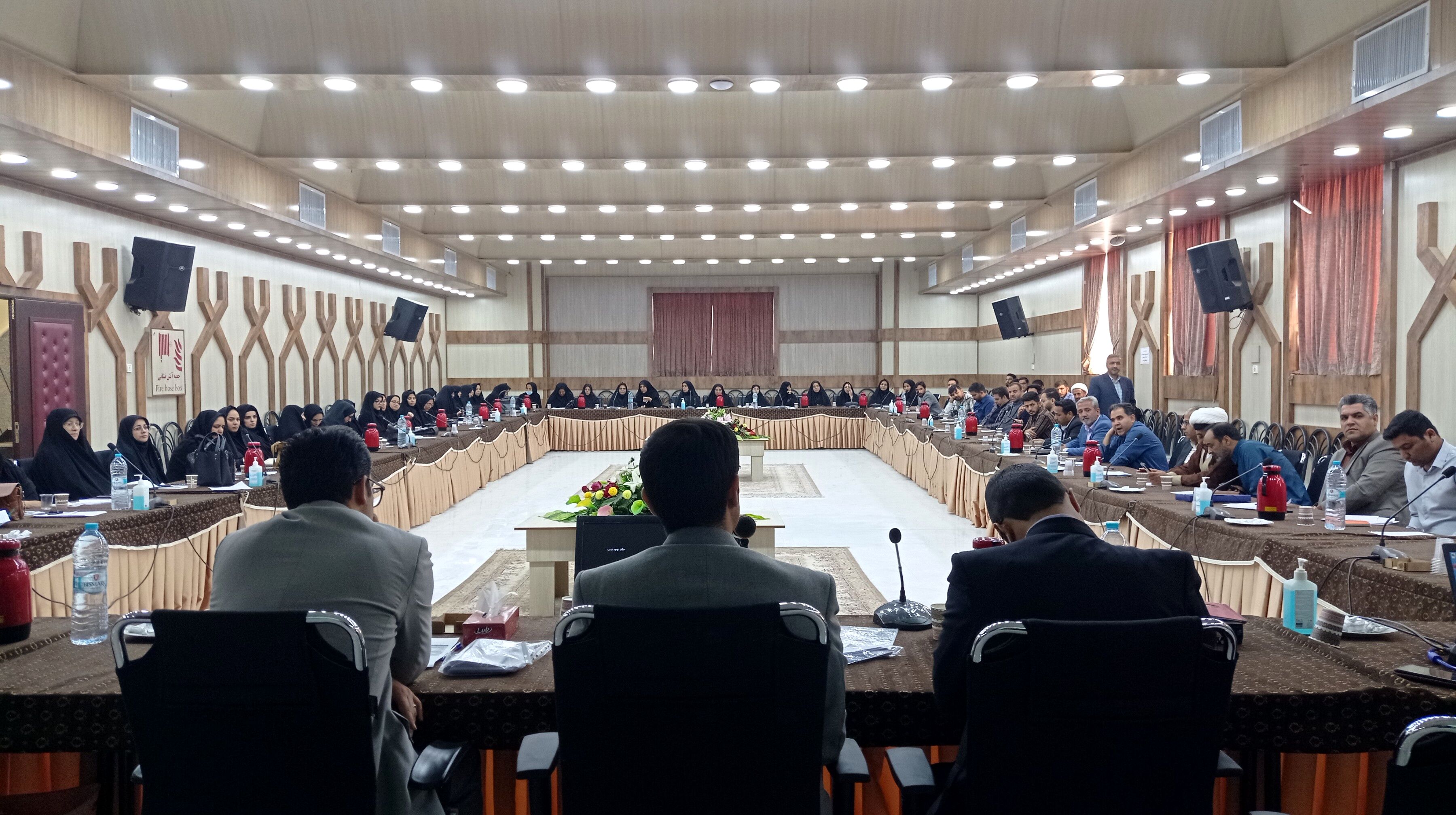 جلسه هم‌اندیشی معاونان و مربیان در خلیل آباد
