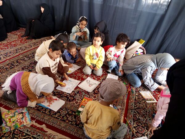 برپایی غرفه کودک در حاشیه نماز جمعه شهرستان کاشمر
