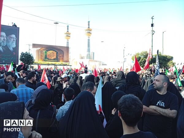 تشییع و تدفین قائد شهید امت در شهر مشهد مقدس