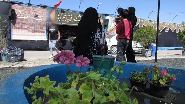 قاب‌هایی از خدمت به زائران راه بهشت