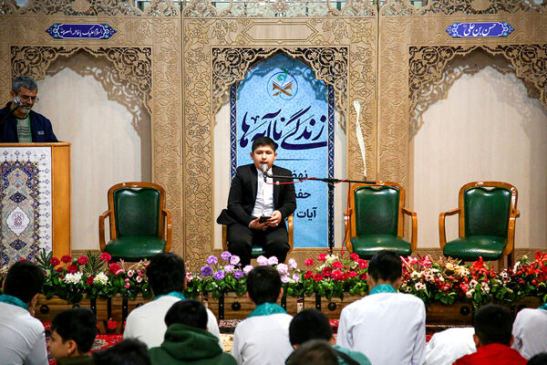 دورهمی قرآنی حافظان و قاریان نوجوان در حرم حضرت معصومه(س)