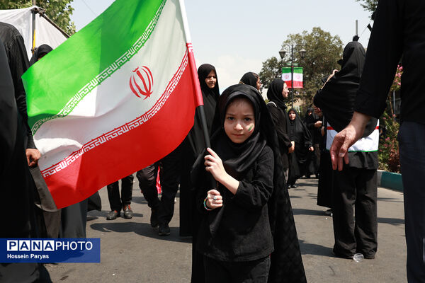 موکب «عشاق‌الحسین» سازمان دانش آموزی در راهپیمایی خانوادگی جاماندگان اربعین حسینی - تهران/ 2
