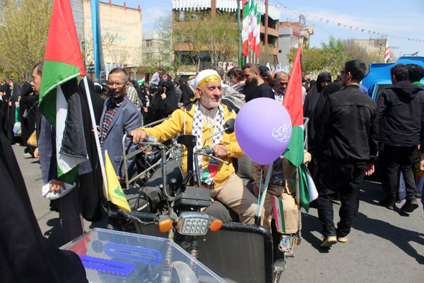 حضور عزتمندانه مردم قم در راهپیمایی آخرین جمعه ماه رمضان