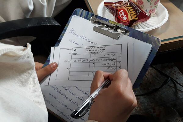 رقابت دانش‌آموزان منتخب در انتخابات منطقه‌ای شورای دانش‌آموزی بهارستان دو