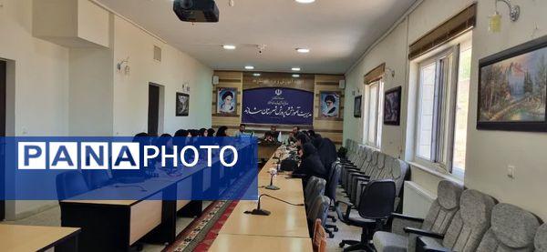 جلسه هم‌اندیشی آموزش و پرورش و مبلغین طرح امین شهرستان شازند در راستای کاهش آسیب‌های اجتماعی 