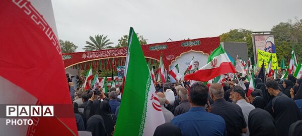 وداع حماسی دریادلان هرمزگان با فرمانده شهید علیرضا تنگسیری در بندرعباس