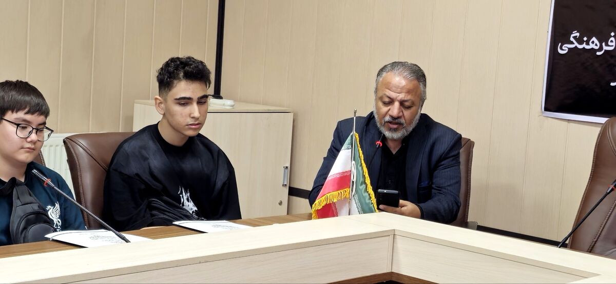 هر کس با هنر و استعداد خودش باید مراسم وداع و تشییع رهبر انقلاب را به تصویر بکشد