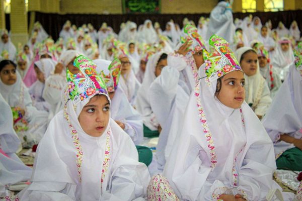 جشن تکلیف ۶۰۰دانش‌آموز دختر گتوندی