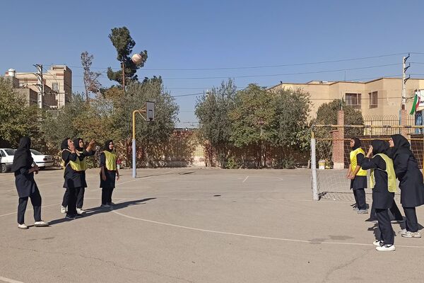 برگزاری برنامه های شاد و متنوع به مناسبت هفته تربیت بدنی در دبیرستان فضیلت شاهد