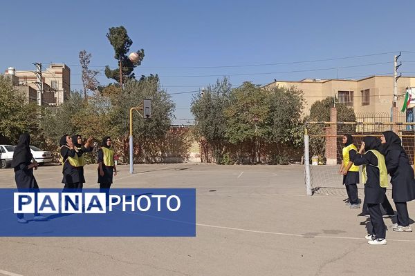 برگزاری برنامه های شاد و متنوع به مناسبت هفته تربیت بدنی در دبیرستان فضیلت شاهد