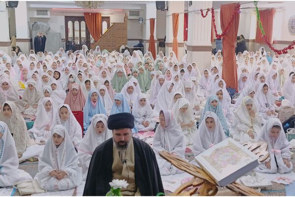 آیین جشن تکلیف دانش‌آموزان دختر شهرستان پردیس در فضایی معنوی و باشکوه