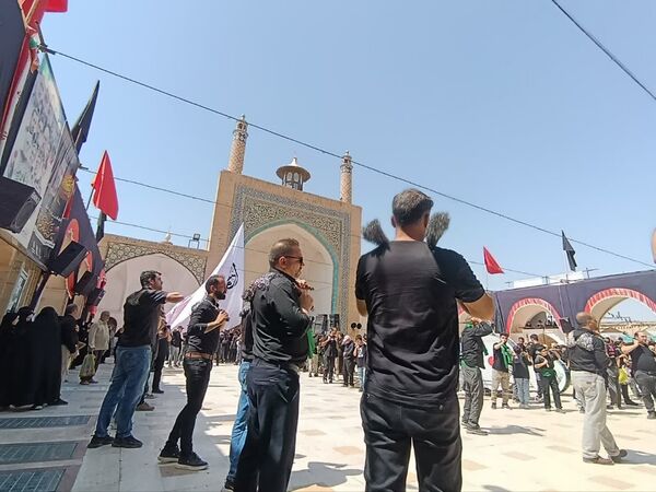 اقامه عزا و نوحه خوانی در صحن آستان مقدس حضرت سلطانعلی(ع) 