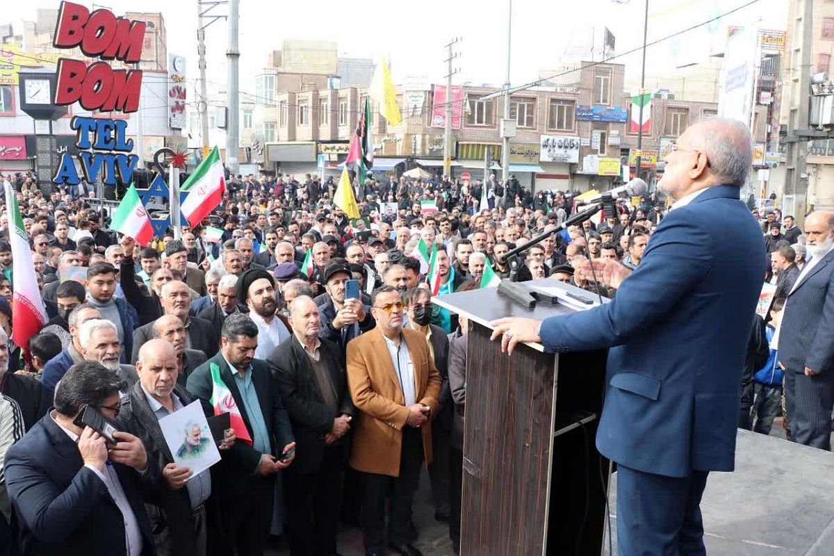 انقلاب اسلامی با پشتوانه مردم زنده و پویا است