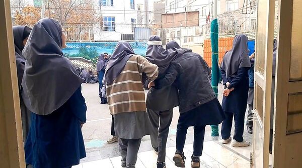 مانور سراسری زلزله در دبیرستان حداد 