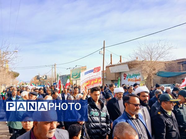 حضور باشکوه مردم کندر در راهپیمایی ۲۲ بهمن